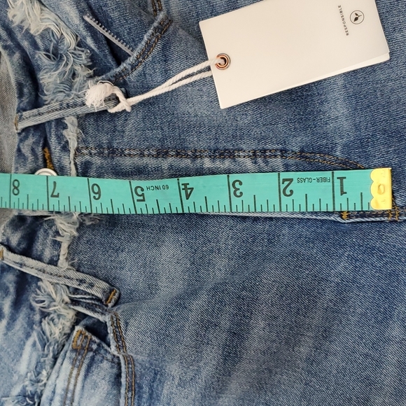 Good American Good Waist Frayed Waist Jeans - Picture 10 of 12